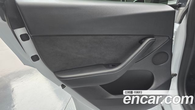 Tesla Model Y Long Range AWD 2022 — фото 31