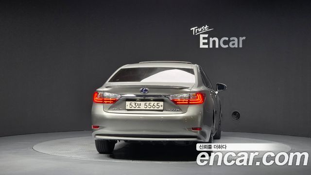 Lexus ES300h Supreme XV60 2017 — фото 4