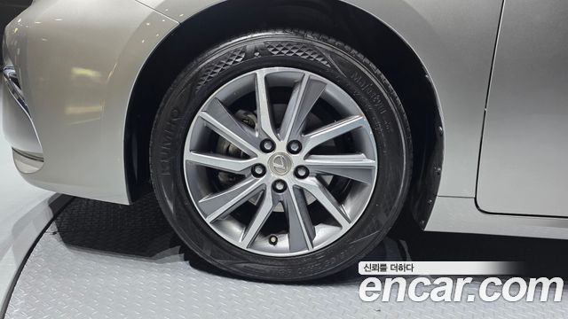 Lexus ES300h Supreme XV60 2017 — фото 5