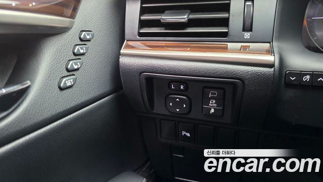 Lexus ES300h Supreme XV60 2017 — фото 19