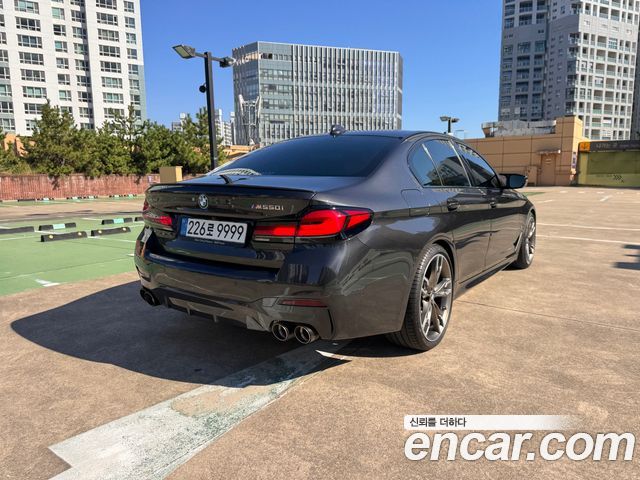 BMW 5 Series (G30) M550i xDrive 2022 — фото 2