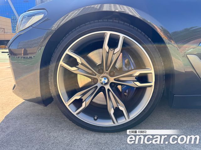 BMW 5 Series (G30) M550i xDrive 2022 — фото 5