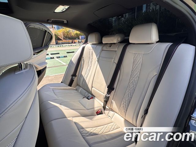 BMW 5 Series (G30) M550i xDrive 2022 — фото 10