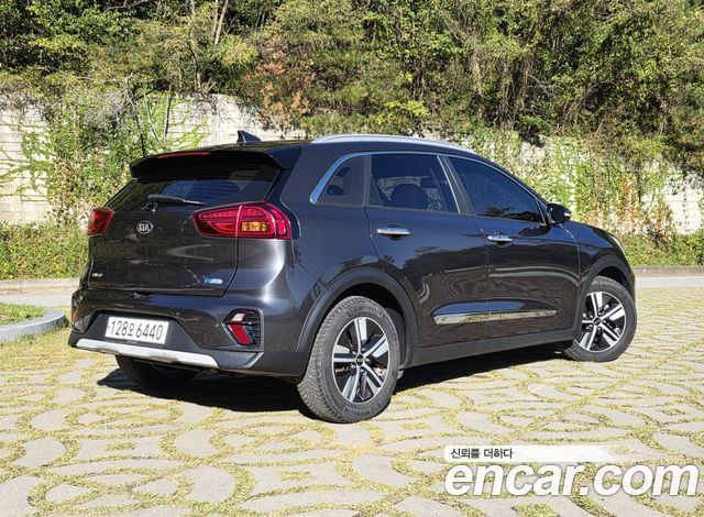 Kia Niro 1.6 HEV Noblesse Special 2020 — фото 3