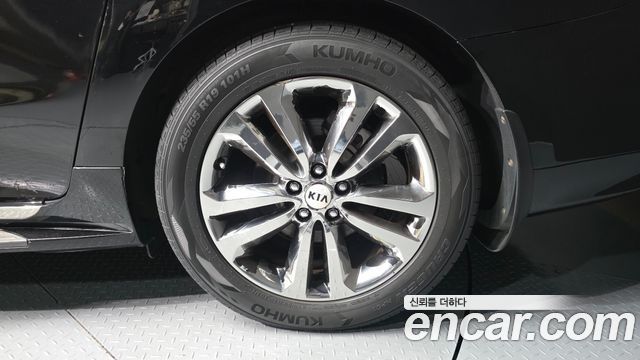 Kia Carnival 9-seater Noblesse 2016 — фото 5