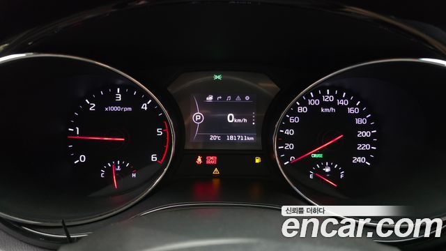 Kia Carnival 9-seater Noblesse 2016 — фото 8