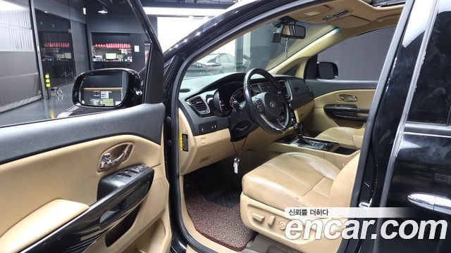 Kia Carnival 9-seater Noblesse 2016 — фото 10