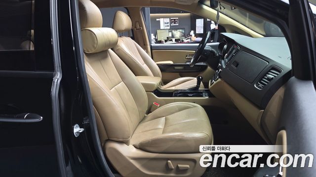 Kia Carnival 9-seater Noblesse 2016 — фото 11