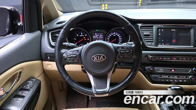 Kia Carnival 9-seater Noblesse 2016 — фото 13