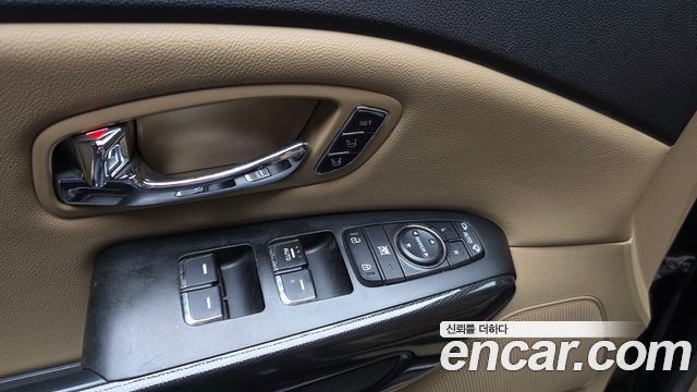 Kia Carnival 9-seater Noblesse 2016 — фото 17