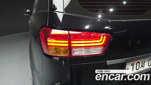 Kia Carnival 9-seater Noblesse 2016 — фото 23