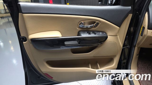 Kia Carnival 9-seater Noblesse 2016 — фото 25