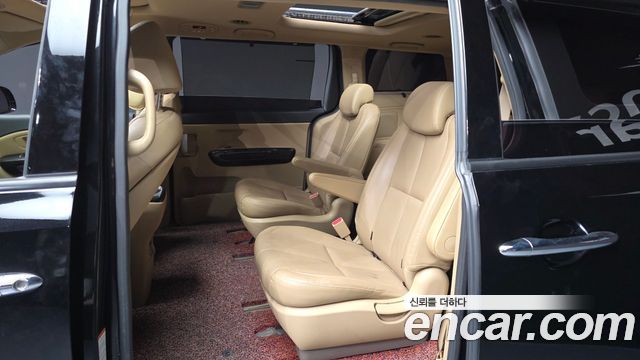 Kia Carnival 9-seater Noblesse 2016 — фото 26