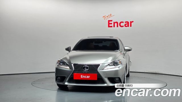 Lexus IS200t Premium 2016 — фото 3