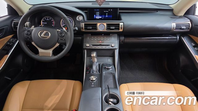 Lexus IS200t Premium 2016 — фото 7