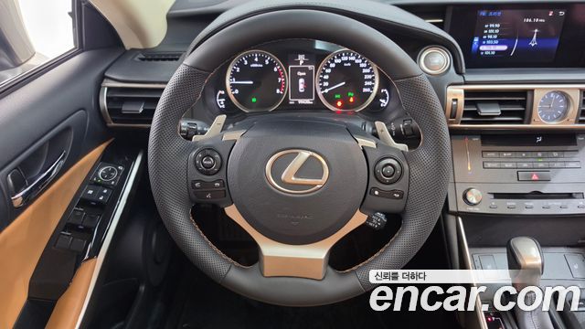 Lexus IS200t Premium 2016 — фото 13