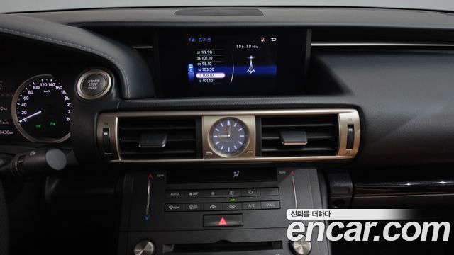 Lexus IS200t Premium 2016 — фото 14