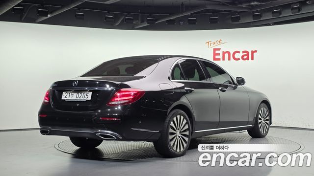 Mercedes-Benz E-Class (W213) E220d Exclusive 2017 — фото 2