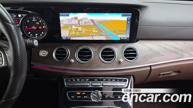 Mercedes-Benz E-Class (W213) E220d Exclusive 2017 — фото 14
