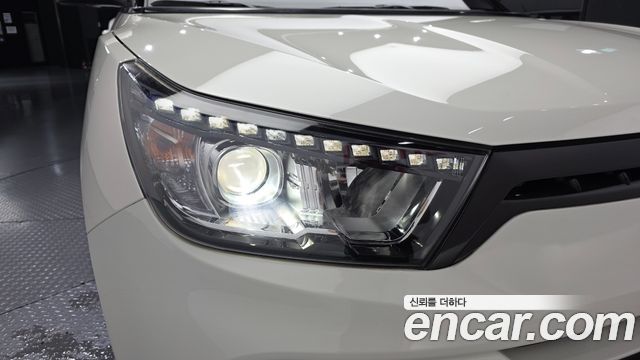 KG Mobility (SsangYong) Tivoli LX 2WD HI-DLX 2015 — фото 22