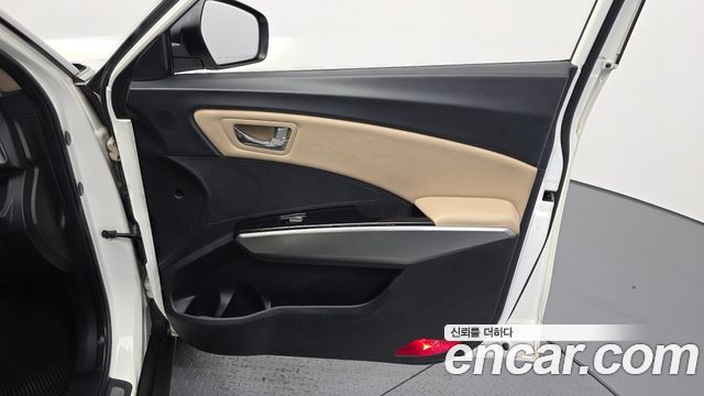 KG Mobility (SsangYong) Tivoli LX 2WD HI-DLX 2015 — фото 24