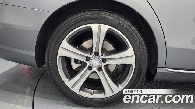 Mercedes-Benz E-Class (W213) E300 4MATIC Avnatgarde 2017 — фото 5