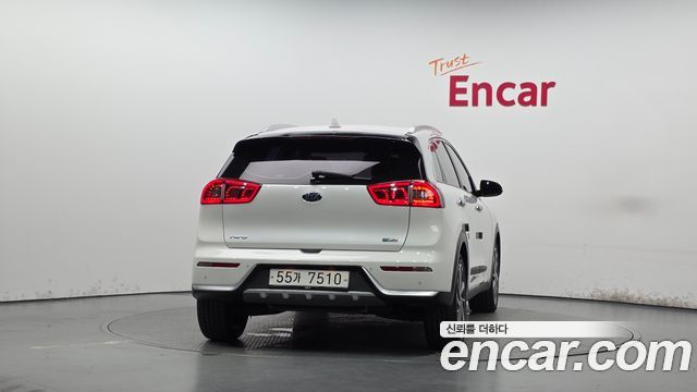 Kia Niro Prestige 2018 — фото 4