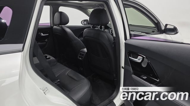 Kia Niro Prestige 2018 — фото 12