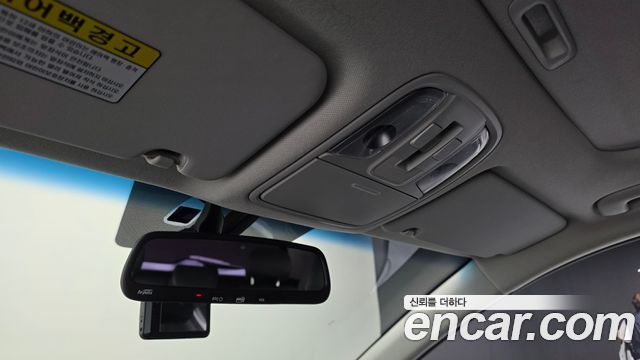 Kia Niro Prestige 2018 — фото 17