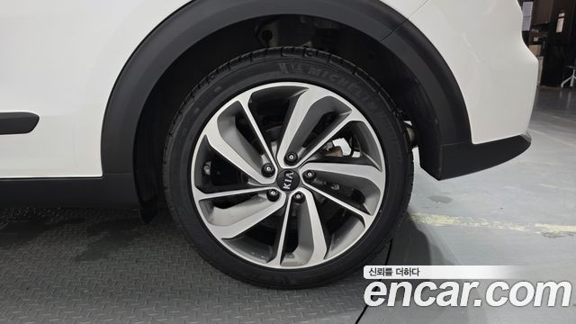 Kia Niro Prestige 2018 — фото 21