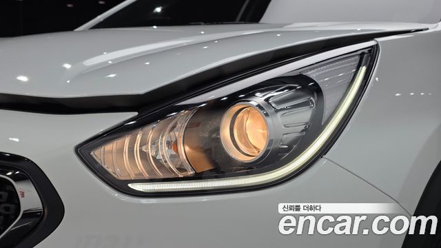 Kia Niro Prestige 2018 — фото 22