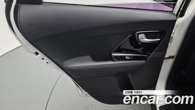 Kia Niro Prestige 2018 — фото 25