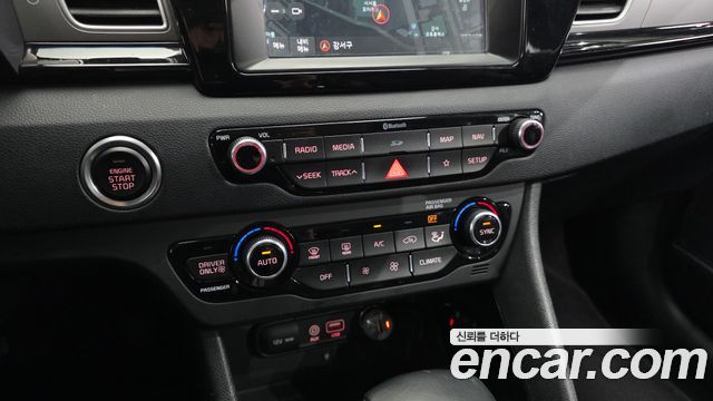 Kia Niro Prestige 2018 — фото 30
