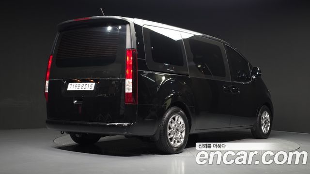 Hyundai Staria Tourer 11-Seater Modern 2022 — фото 2