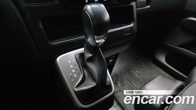 Hyundai Staria Tourer 11-Seater Modern 2022 — фото 9