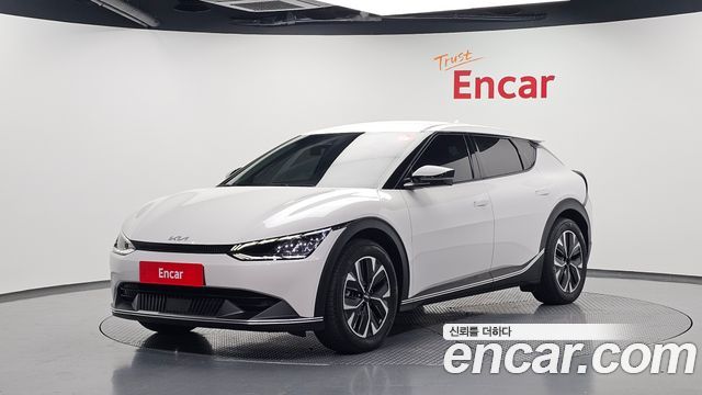 Kia EV6 Long Range Light 2023 — фото 1