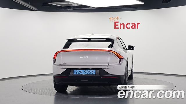 Kia EV6 Long Range Light 2023 — фото 4
