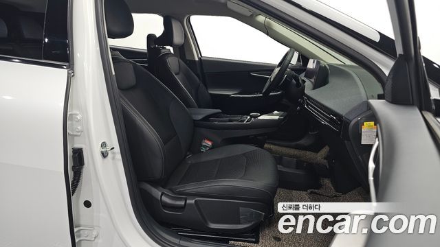 Kia EV6 Long Range Light 2023 — фото 10