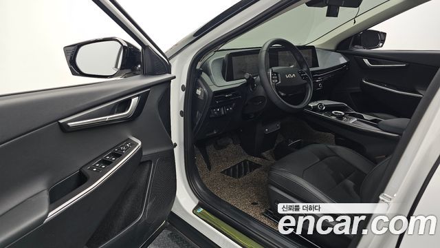 Kia EV6 Long Range Light 2023 — фото 11
