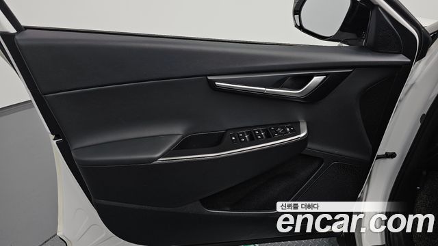 Kia EV6 Long Range Light 2023 — фото 24