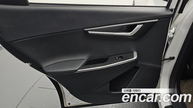 Kia EV6 Long Range Light 2023 — фото 25