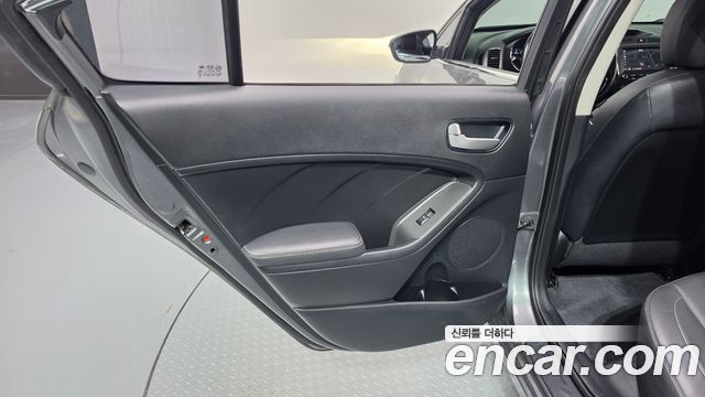 Kia K3 Trendy Style 2018 — фото 31