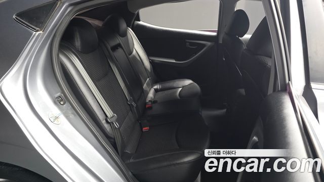 Hyundai Avante 1.6 GDi Smart Standard 2015 — фото 12