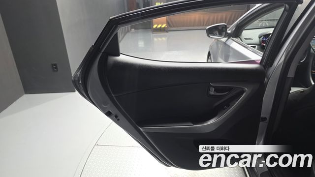 Hyundai Avante 1.6 GDi Smart Standard 2015 — фото 25