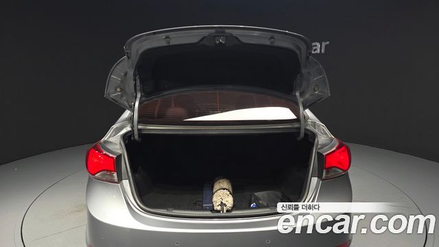 Hyundai Avante 1.6 GDi Smart Standard 2015 — фото 30