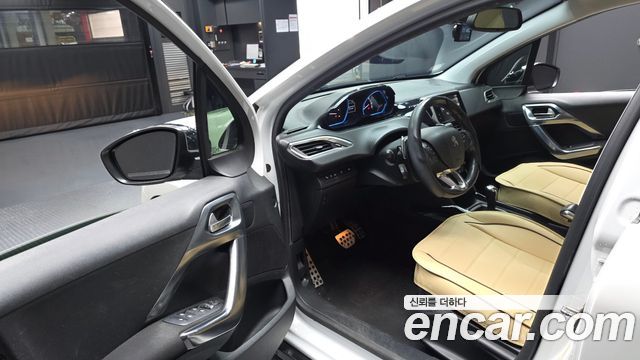 Peugeot 2008 1.6 e-HDi Feline L 2015 — фото 10