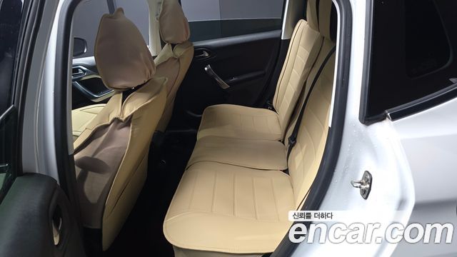 Peugeot 2008 1.6 e-HDi Feline L 2015 — фото 11