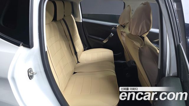 Peugeot 2008 1.6 e-HDi Feline L 2015 — фото 12