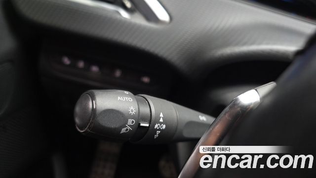 Peugeot 2008 1.6 e-HDi Feline L 2015 — фото 19
