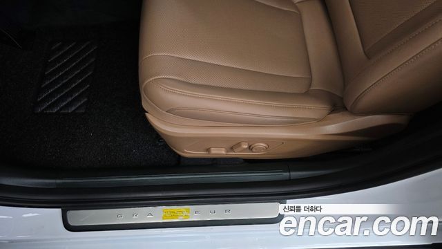 Hyundai Grandeur (GN7) 2,5 Gasoline 2WD Premium 2025 — фото 31